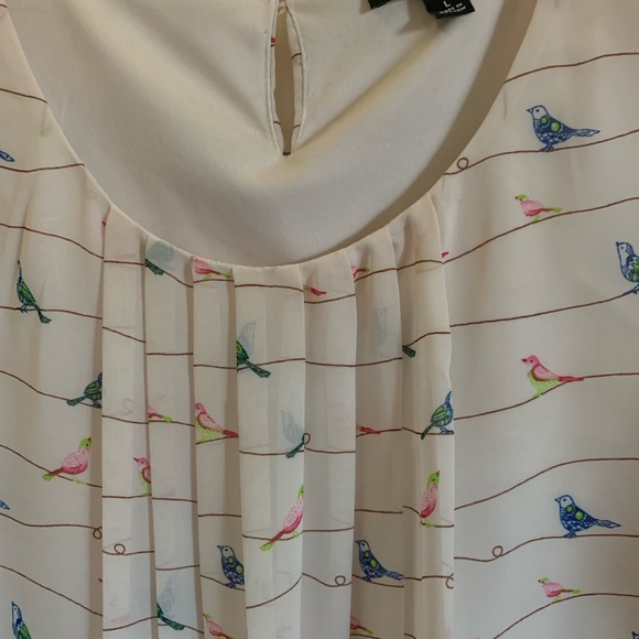 Cream colored Blouse with birds - Picture 8 of 9